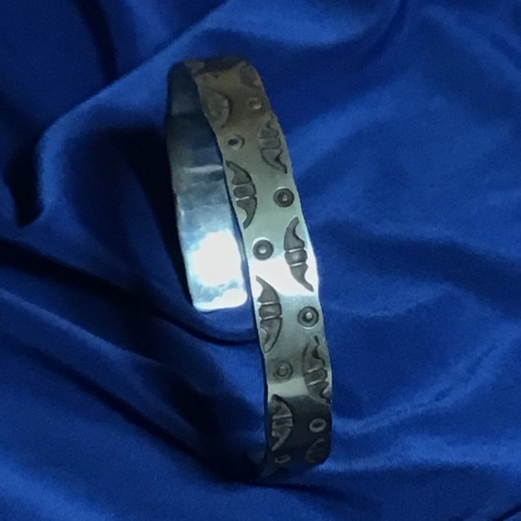 HAND STAMPED STERLING SOUTHWESTERN STYLE CUFF - Picture 5 of 7
